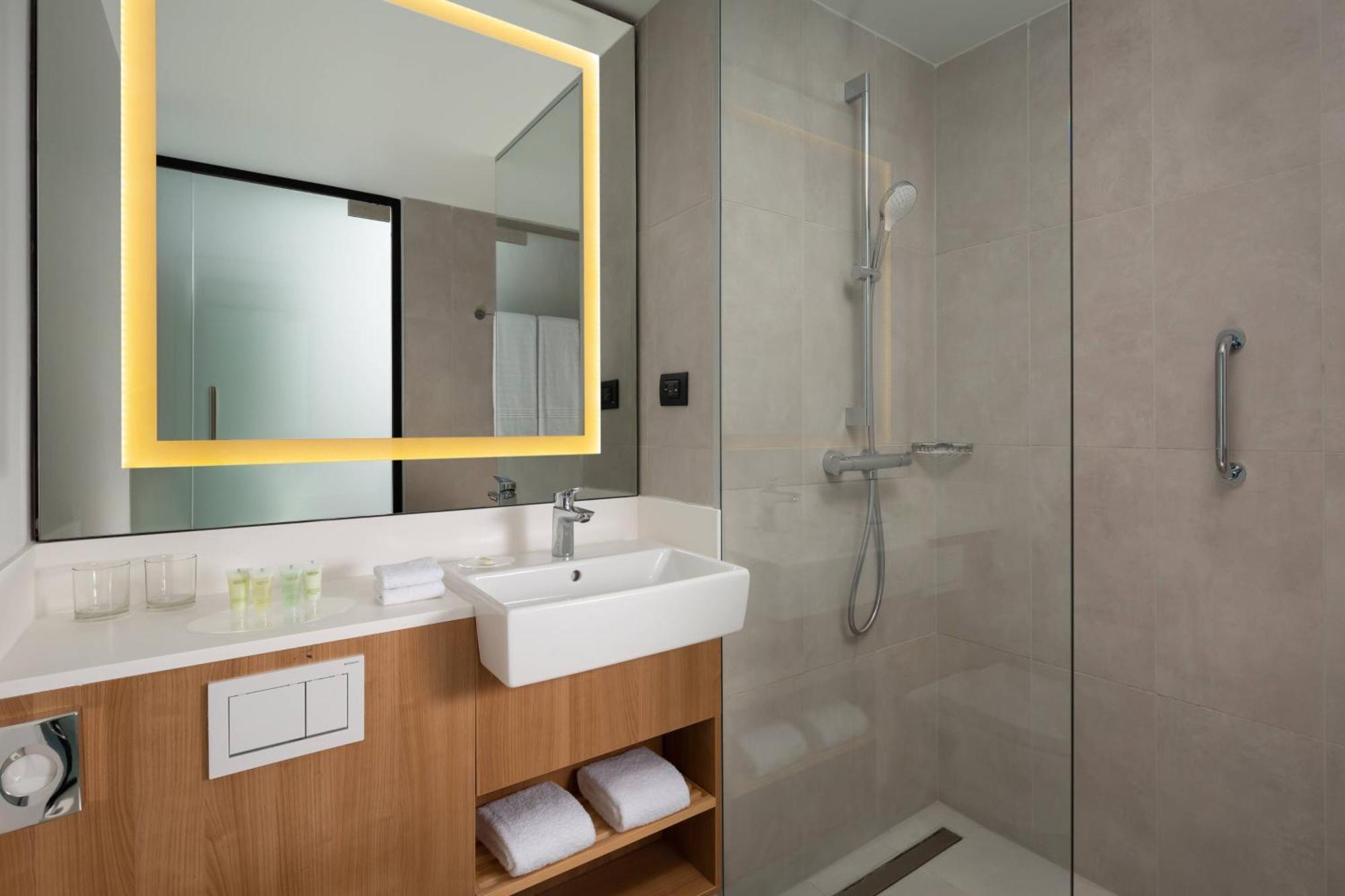 Courtyard By Marriott Bucharest Floreasca Ngoại thất bức ảnh